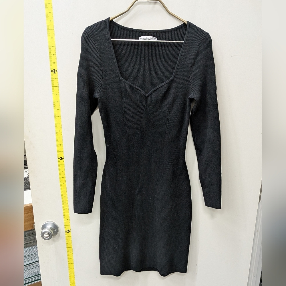 ABERCROMBIE & FITCH BLACK LONG SLEEVE KNIT DRESS WITH SWEETHEART NECKLINE